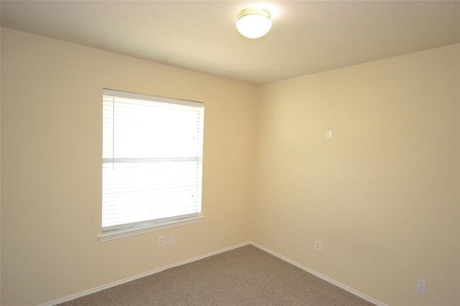 Building Photo - 718 Meadow View Dr