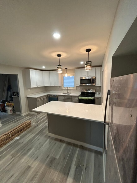 Building Photo - 13 Gladstone St