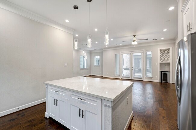 Building Photo - 5932 Petty St