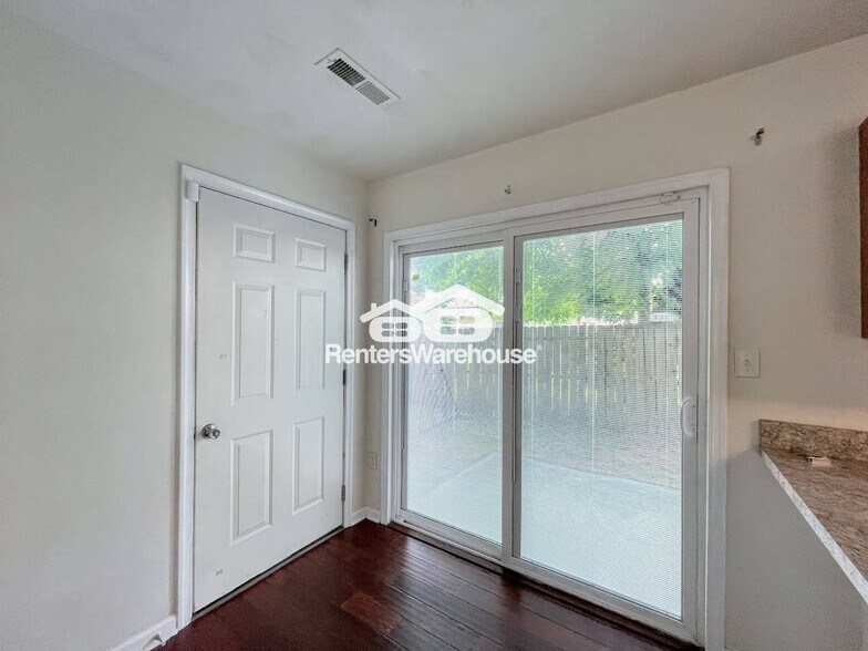 Building Photo - 1013 Cascade Blvd