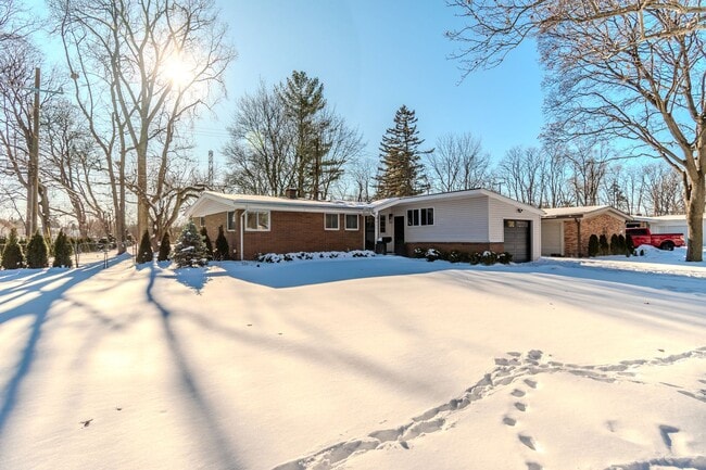 Building Photo - Charming & Updated 3-Bedroom Home for Lease in Birmingham
