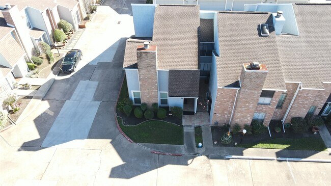 Building Photo - 3200 S Gessner Rd