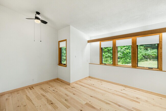 Building Photo - 9200 N Tennyson Dr