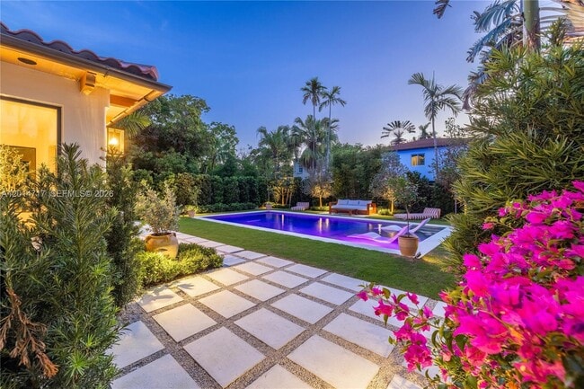 Building Photo - 4430 Royal Palm Ave