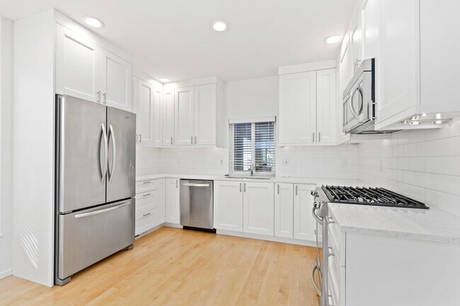 Building Photo - 3Bd/3Ba Seattle Townhome