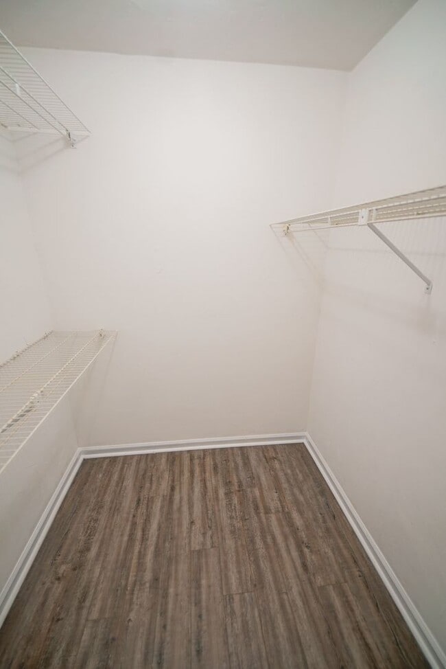 Building Photo - 2 bed 2 bath Sublease