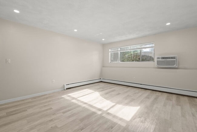 Building Photo - 68 Summer Ave