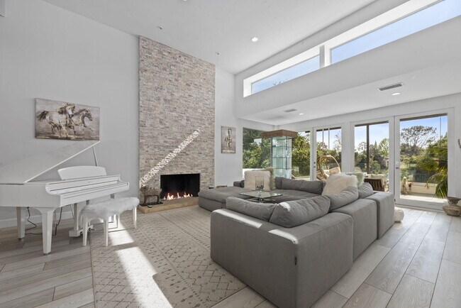 Building Photo - 641 Walther Way