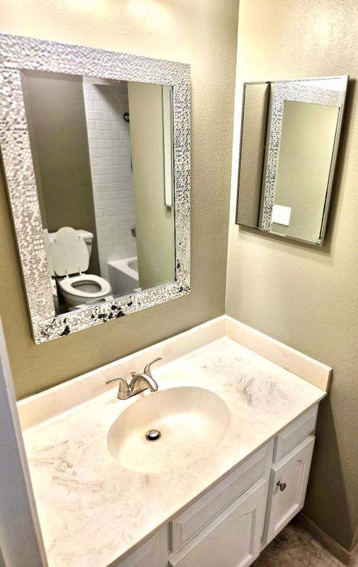 Building Photo - 856 Creekway Ct