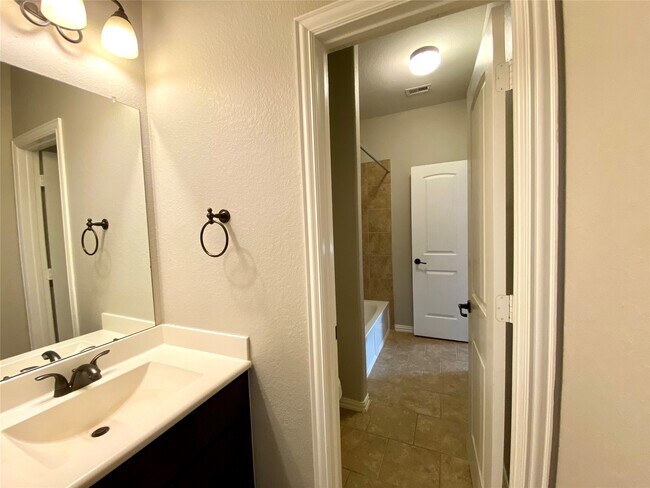 Building Photo - 8615 Sweet Pasture Dr