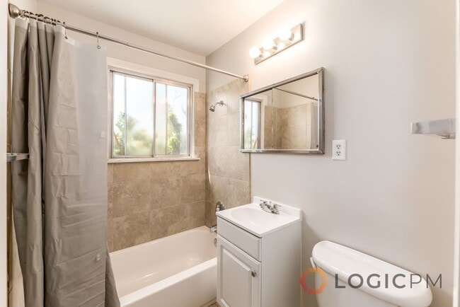 Building Photo - Gorgeous Home in Great Location!