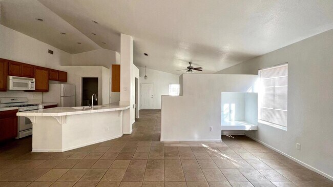 Building Photo - 3639 Russian Olive St