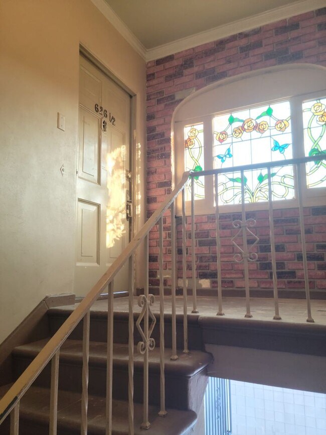 Building Photo - 624