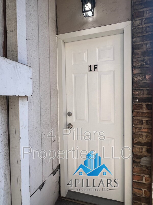 Building Photo - 3904 Deodar St