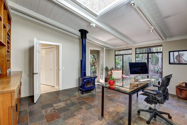 Building Photo - FIVE BEDROOM THREE-AND-A-HALF BATH HOME WI...