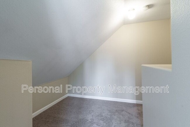 Building Photo - 3108 Thompson Ave