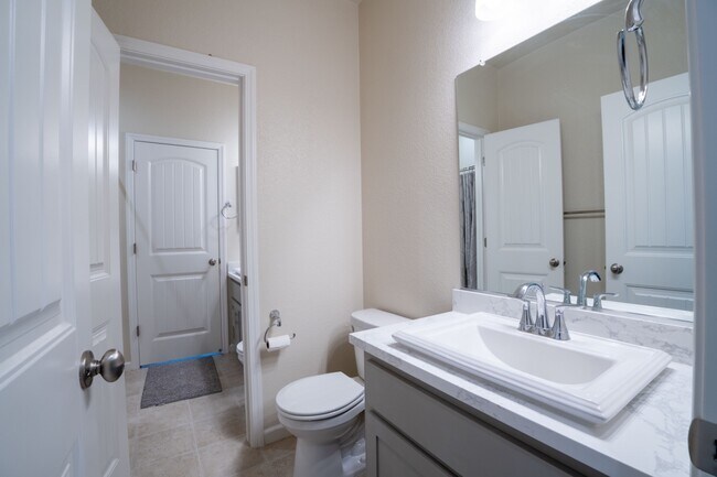 Building Photo - 3625 Blue Bird Dr