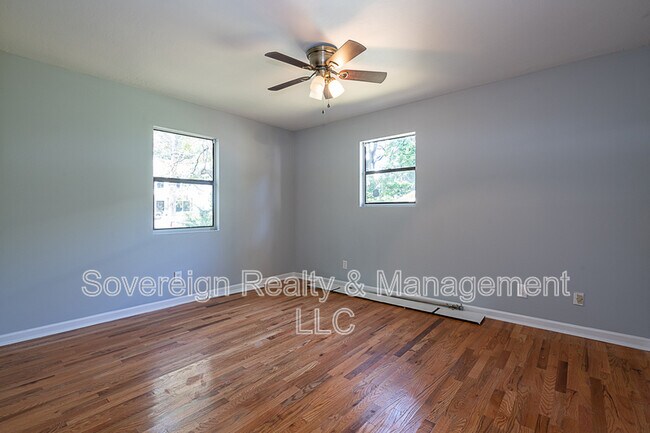 Building Photo - 568 Stokeswood Ave SE