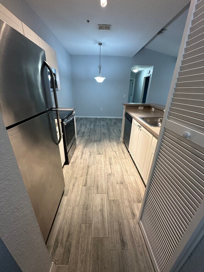 Building Photo - 875 Grand Regency Pointe