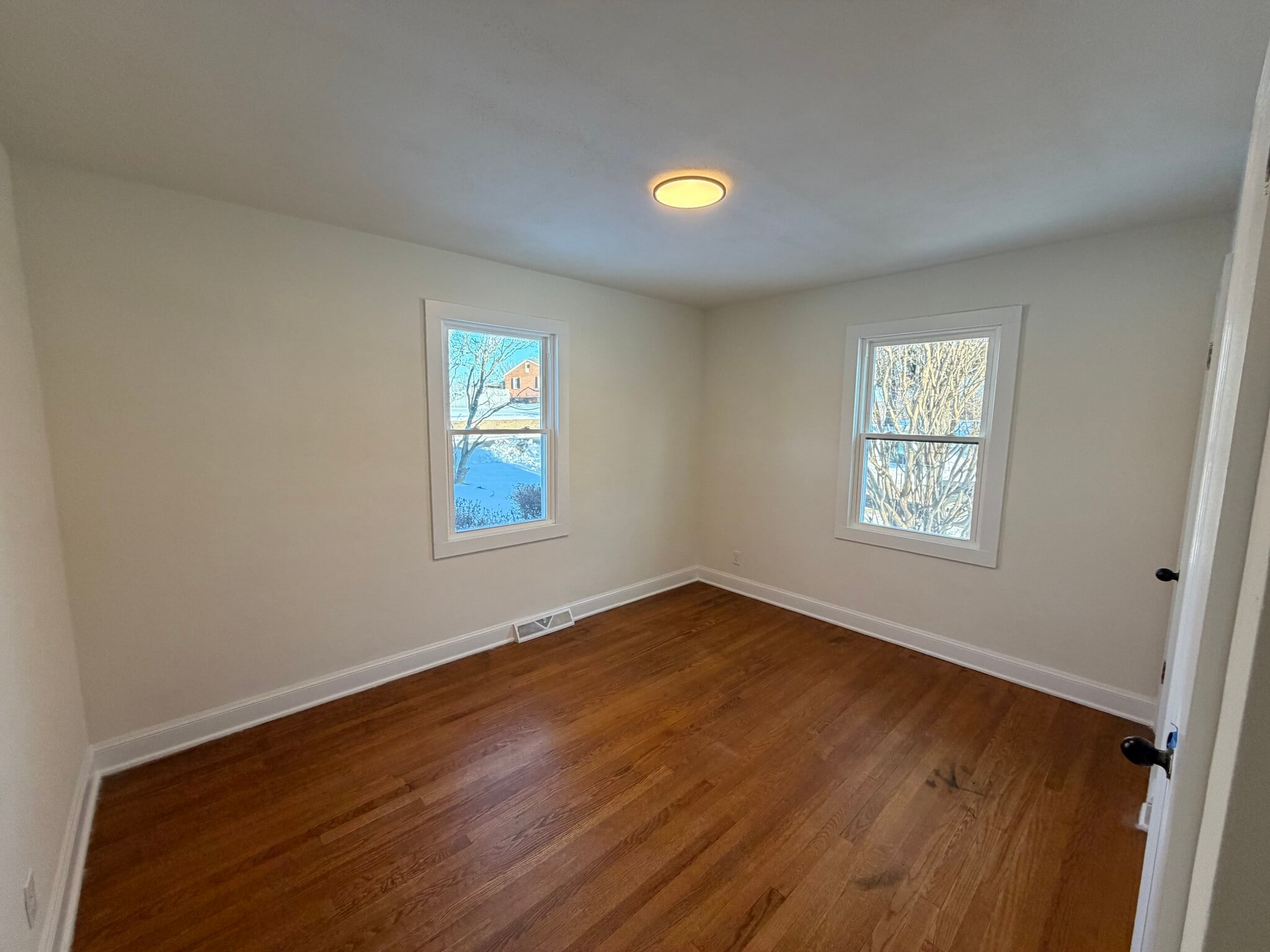 Building Photo - 270 Seminole Dr