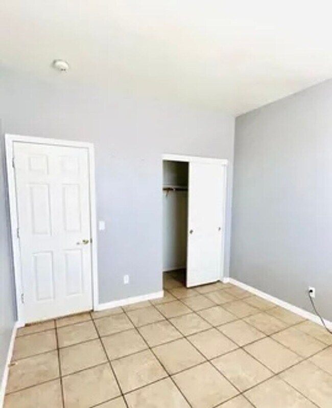 Building Photo - 3 Bed 2 Bath Available Now!! Contact Property Pros Property Management for more details