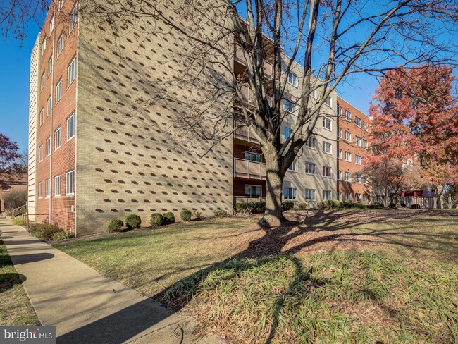 Building Photo - 200 N Maple Ave