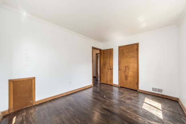 Building Photo - 662 Eastmoor Blvd