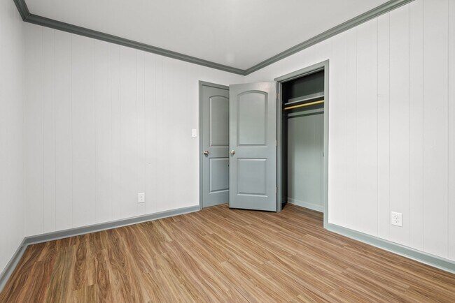 Building Photo - 2bd / 1ba near Historic Downtown Louisburg.