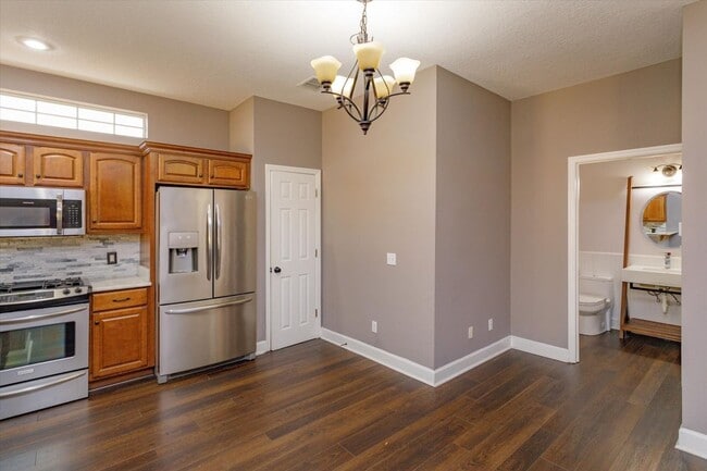 Building Photo - 41 E Spruce St