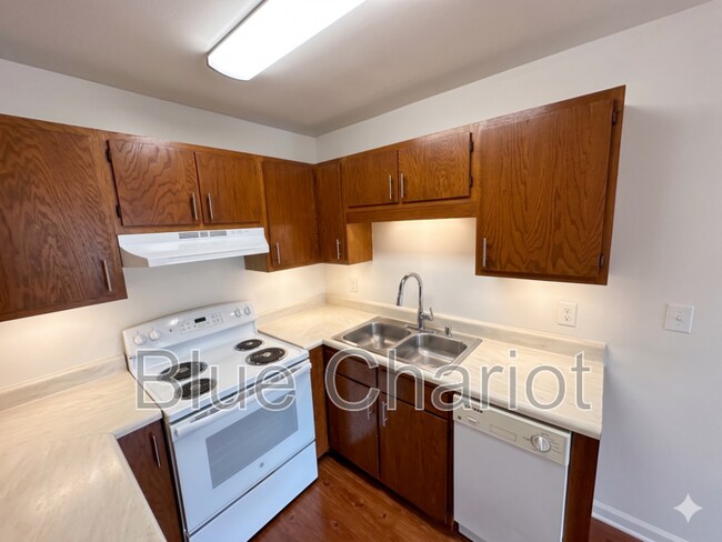 Building Photo - 502 Raynor St