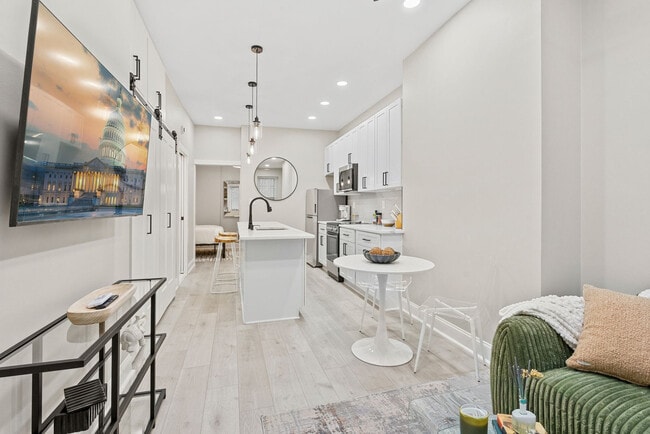 Building Photo - 218 4th St SE