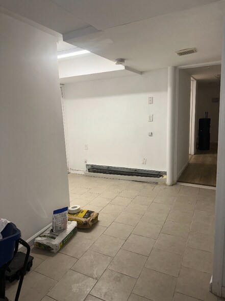 Building Photo - 1549 Selwyn Ave