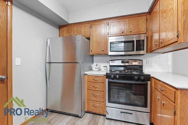 Building Photo - 3 Bedroom Plus Den Home