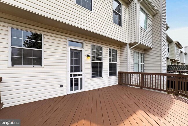 Building Photo - 14637 Stream Pond Dr