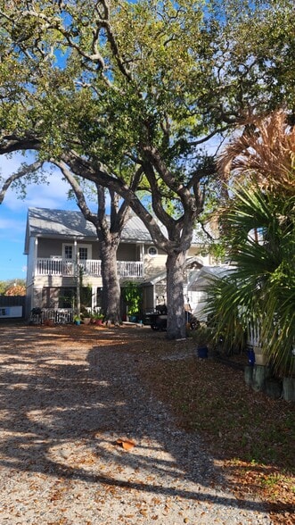 Building Photo - 803 Indian River Dr