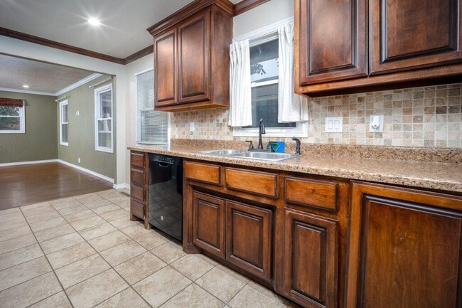 Building Photo - 3700 N Land Ave