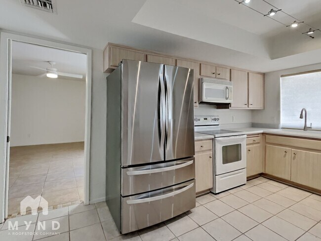 Building Photo - 8176 E Del Cuarzo Dr