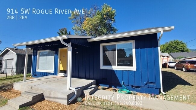 Primary Photo - 914 SW Rogue River Ave