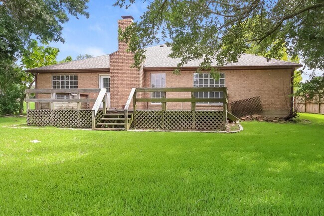 Building Photo - 9695 Twin Shores Dr