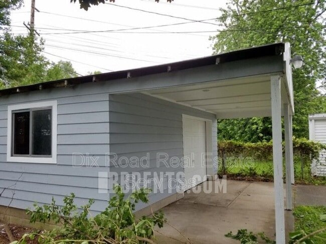 Building Photo - 1096 Corwin Ave