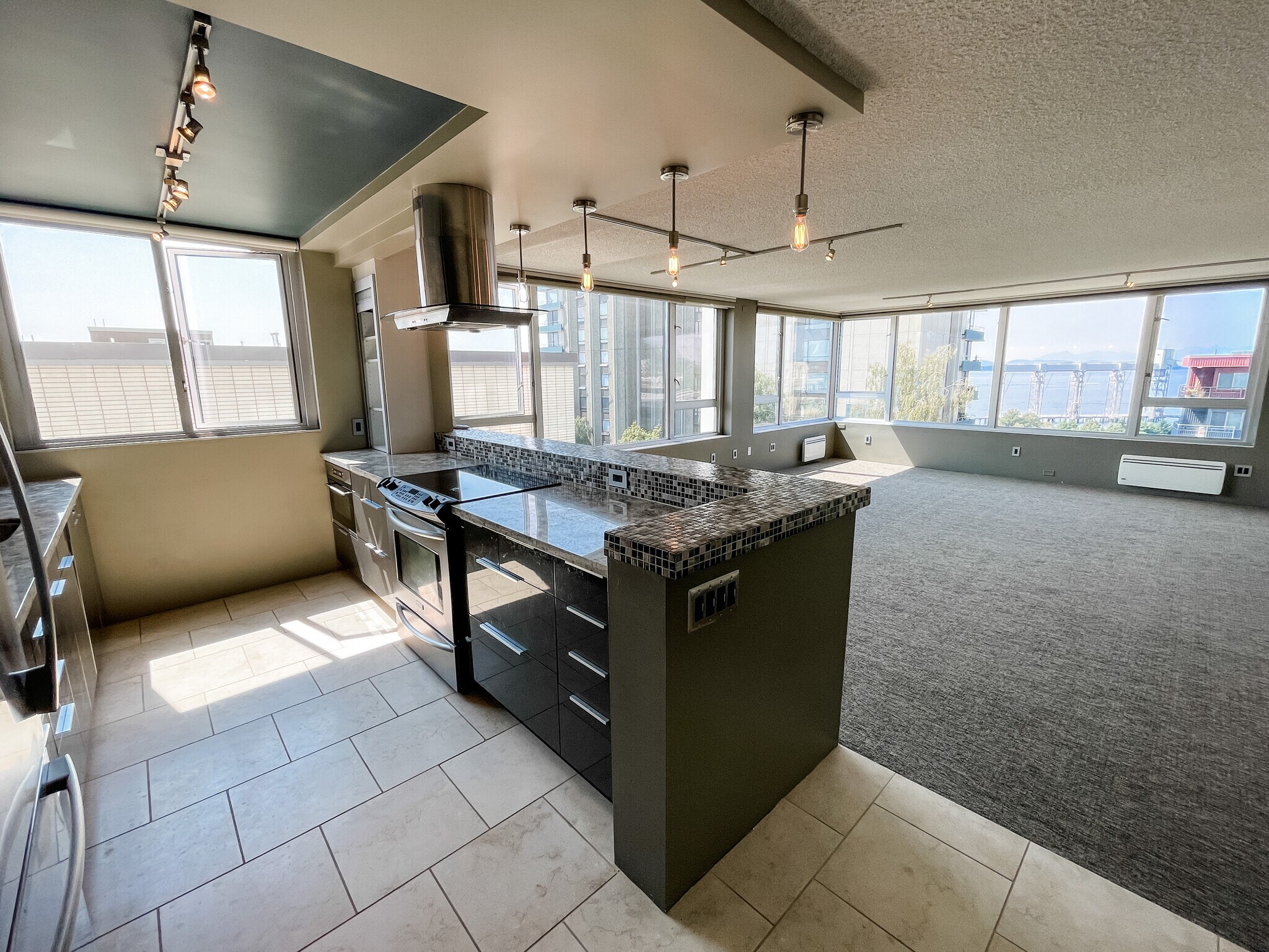 Building Photo - 415 W Mercer St