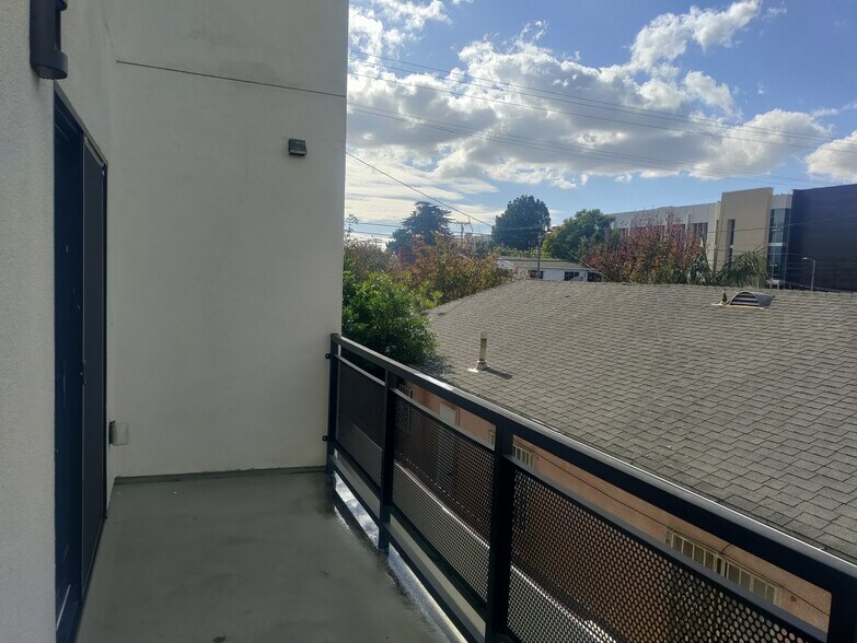 Building Photo - 1575 W 37th Plz