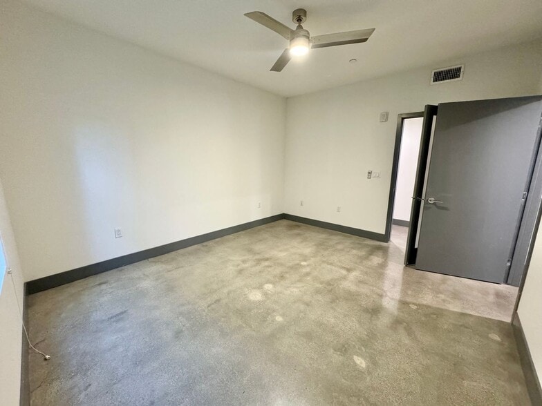 Building Photo - 3743 Midvale Ave