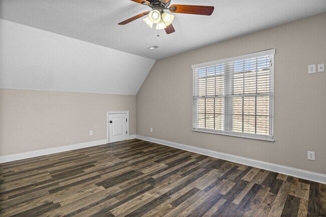 Building Photo - Greenback 37742 - 4 bedroom, 4.5 bath home...