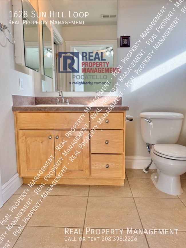 Building Photo - 1628 Sun Hill Loop