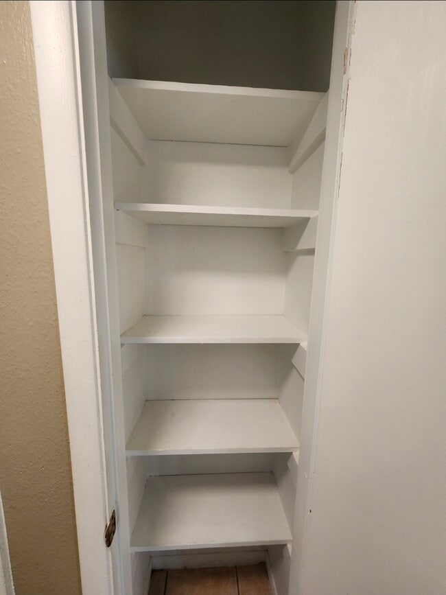 Building Photo - 3 bed 2 bath 2 story townhome, 1 carport