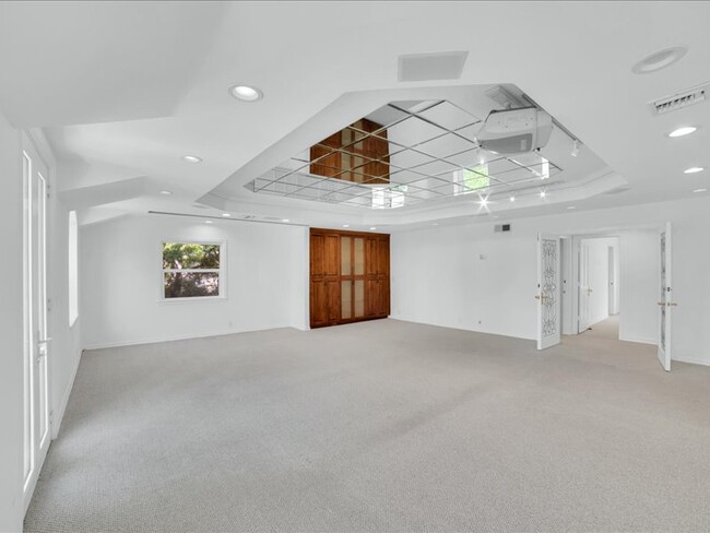 Building Photo - 9654 Wendover Dr