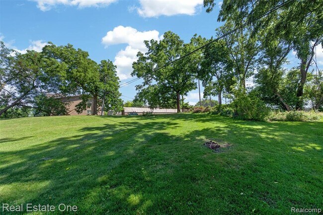 Building Photo - 2079 Klingensmith Rd