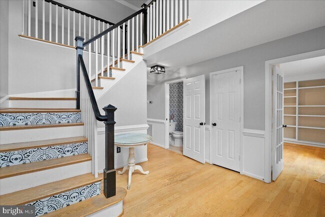 Building Photo - 8608 Oak Brook Ln