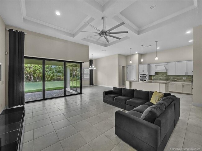 Building Photo - 724 SW Sea Green St